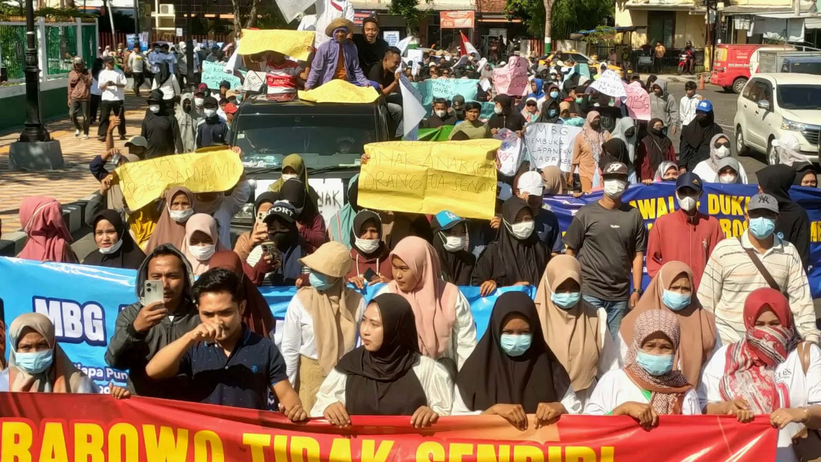Aksi Damai Ribuan Warga Pamekasan, Kawal Keberlanjutan MBG demi Gizi Anak dan Ekonomi Rakyat
