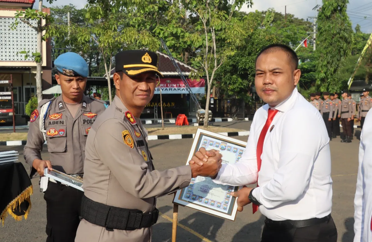 Prestasi Gemilang Kasat Reskrim Iptu Nur Fajri Alim, Kapolres Sampang Beri Penghargaan atas Pengungkapan Kasus Besar