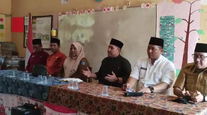 Bupati M. Syukur Minta Kepsek Lama Paparkan Kondisi Sekolah kepada Kepsek Baru