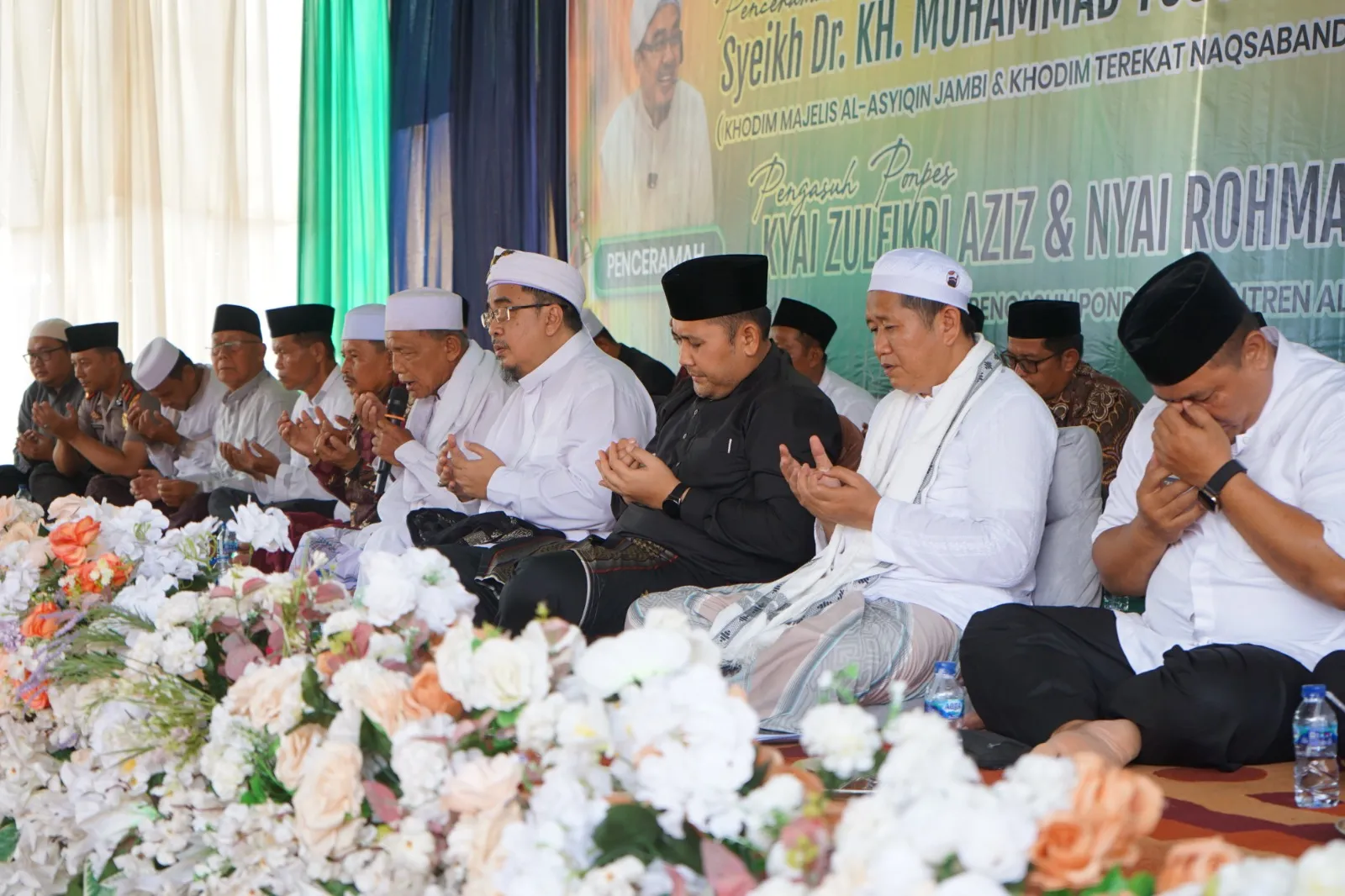 Haul KH Abdul Aziz, Bupati M. Syukur Kenang Kisah Emosional Bersama Almarhum