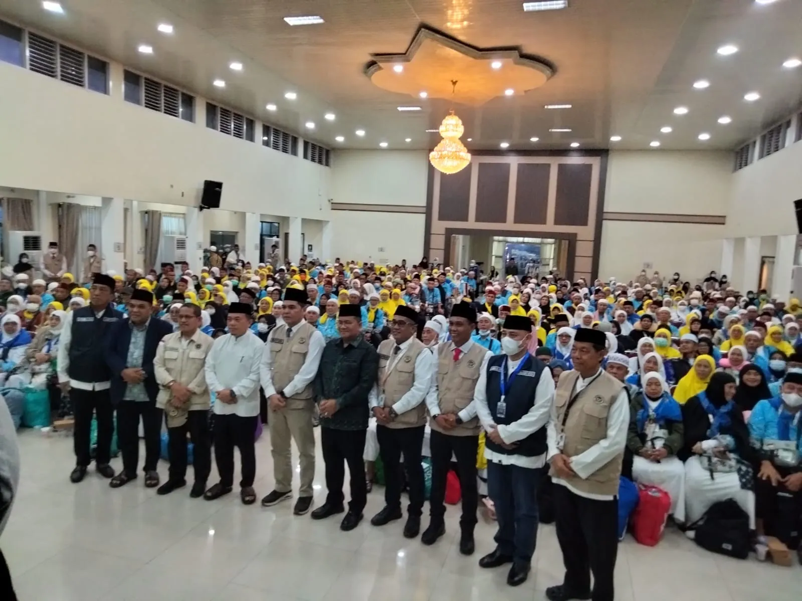 Sambut Jamaah Haji Kloter 13, Gubernur Al Haris Minta Maaf atas Kekurangan Layanan