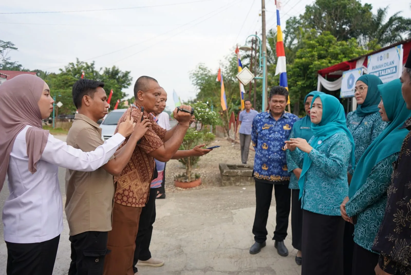 Hesti Haris Kunjungi Rumah Dilan Bumi Talenta di Desa Pauh Pamenang
