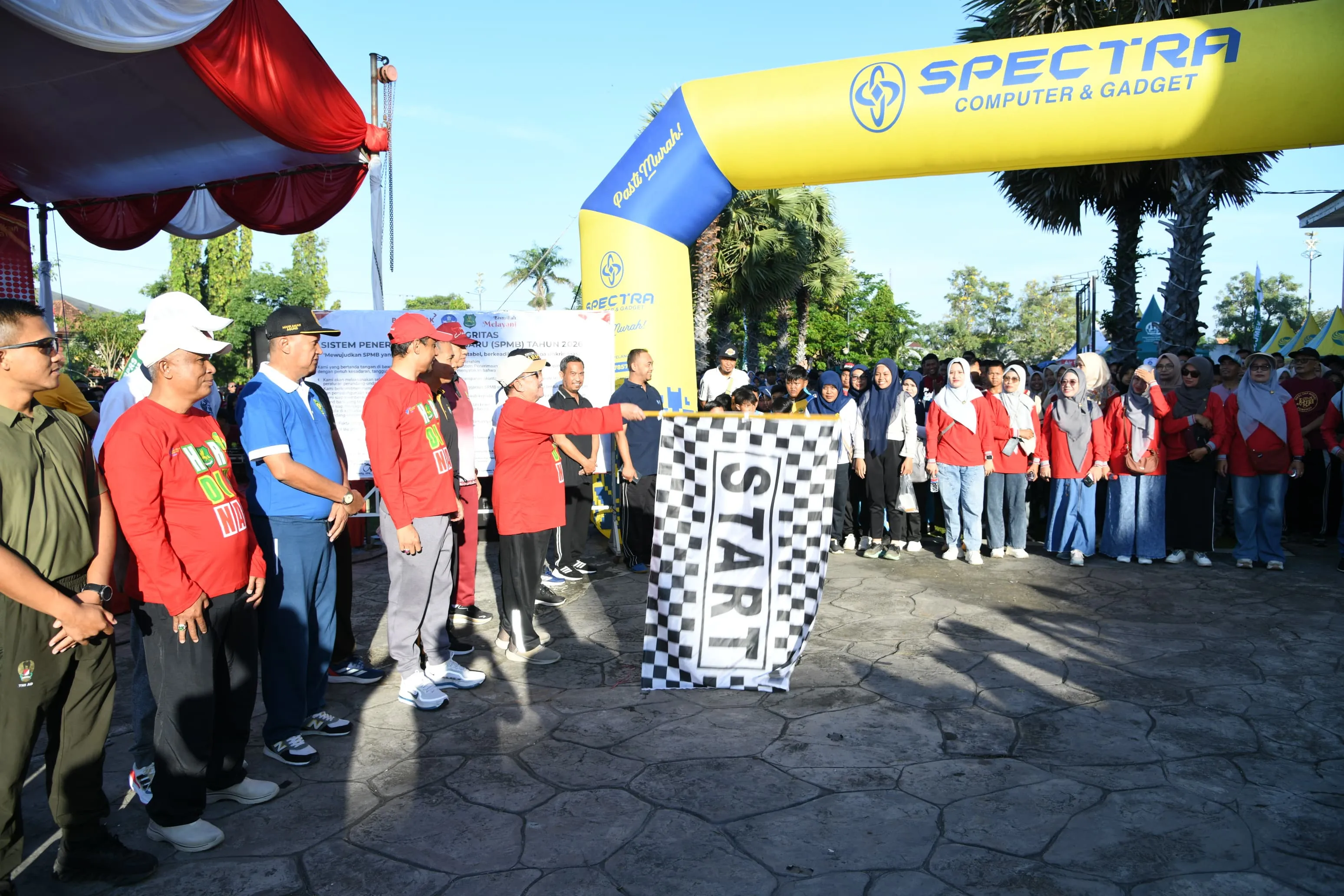Sambut Hardiknas 2026 Wakil Bupati Sumenep Lepas Kegiatan Jalan Sehat