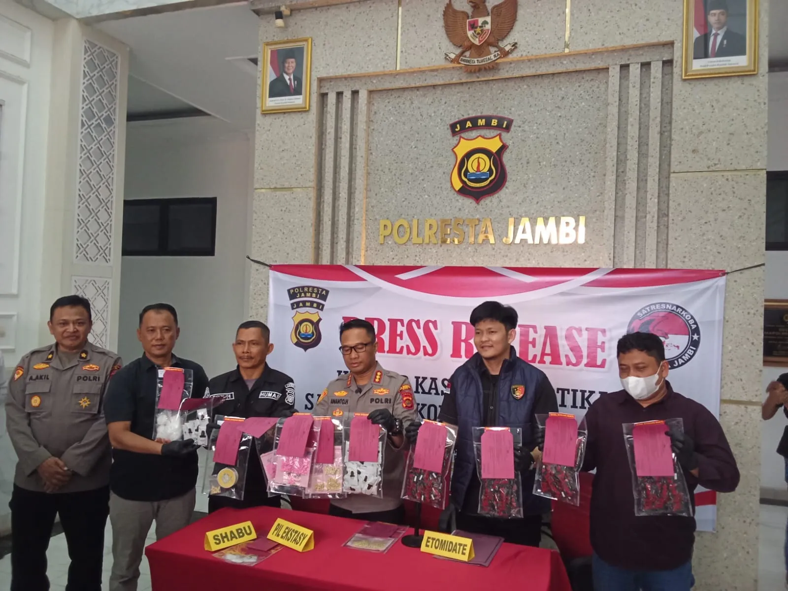‎Polresta Jambi Bongar 4 Kasus Narkotika, Amankan 5 Tersangka Dan BB Sabu
