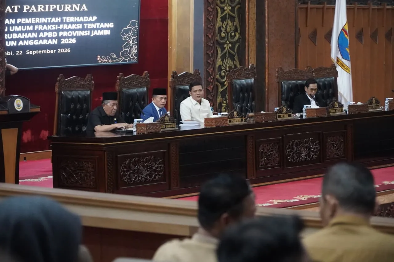 Gubernur Al Haris Sampaikan Tanggapan Pemerintah atas Pandangan Umum Fraksi