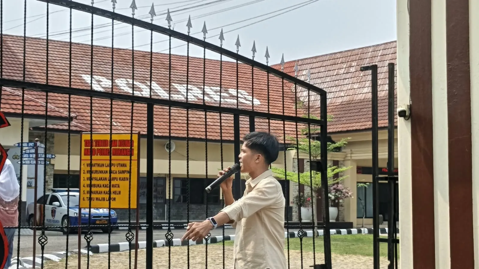 Demonstrasi Mahasiswa Depan Polres Merangin Terus Soroti Dua Excavator Dilepas Pulau Rayo 