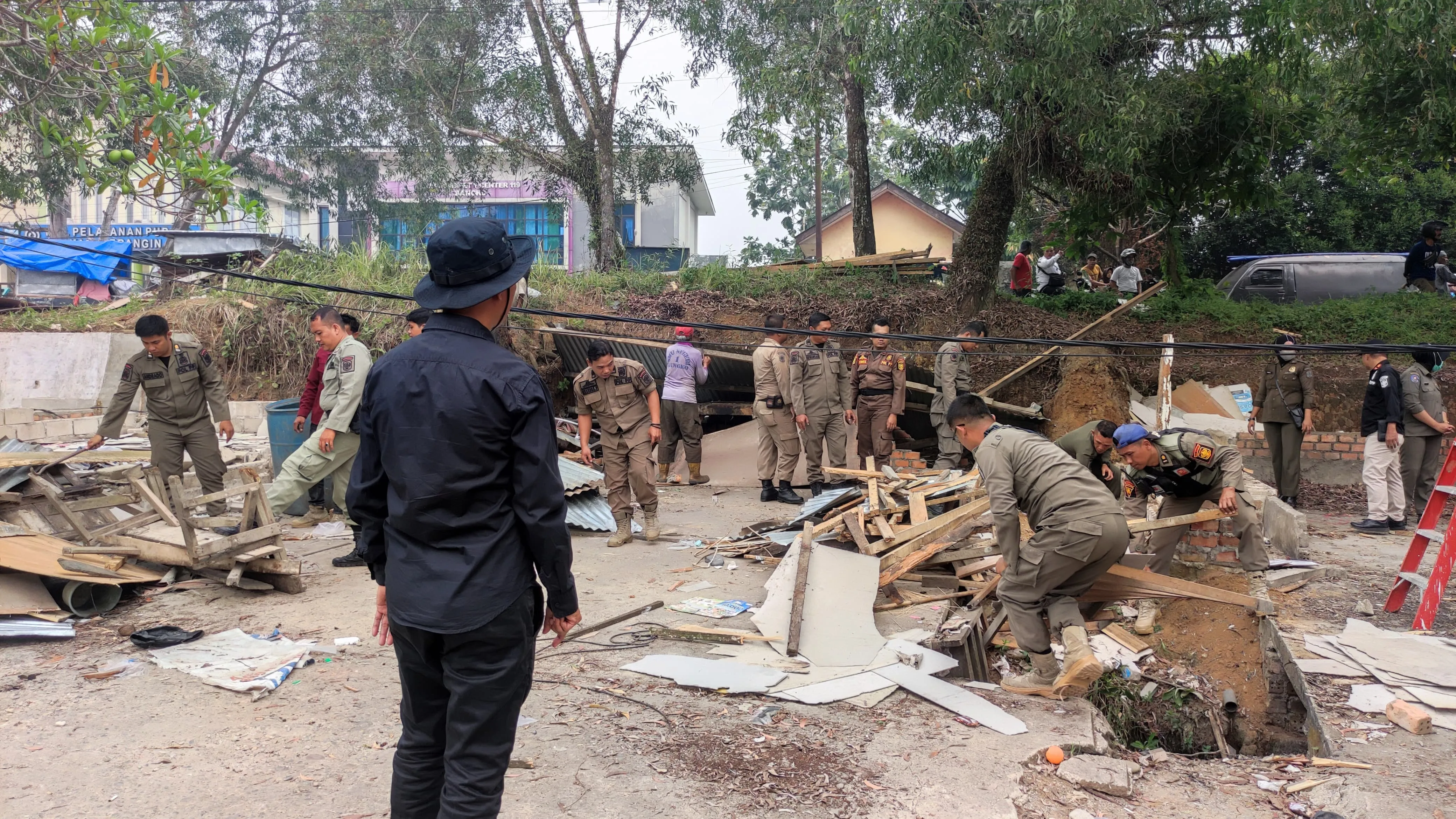 Pemkab Merangin Bongkar Kios Pedagang di Dua Titik