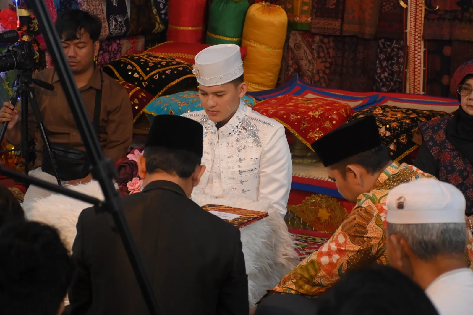 Bupati dan Wabup Jadi Saksi Pernikahan Putri Sekda Zulhifni