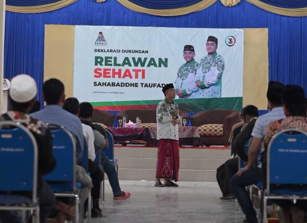 Cawabup Taufadi saat mdnyambut dukungan dari kelompok Sehati dan Muslimah Berbakti di gedung PKPN Pamekasan, Senin (07/10/2024).