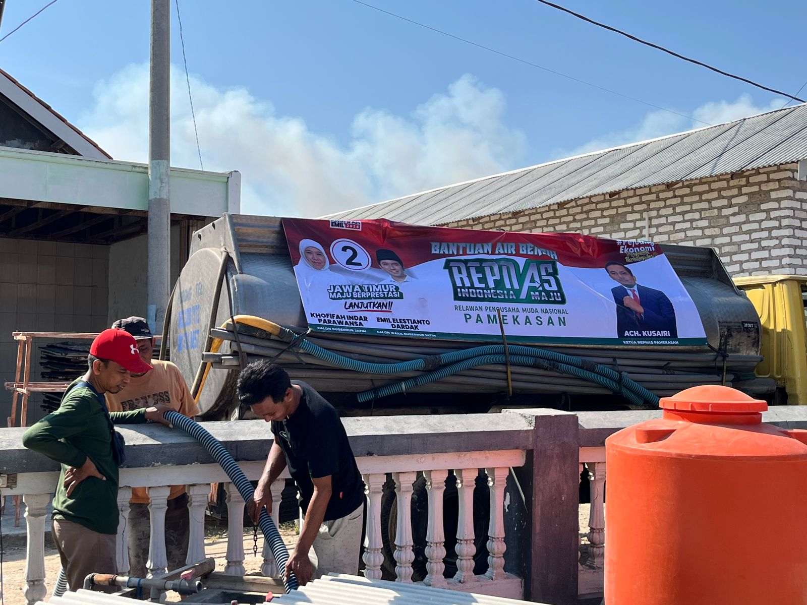 Repnas Pamekasan menyalurkan bantuan air bersih kepada masyarakat terdampak kekeringan, Sabtu (12/10/2024).