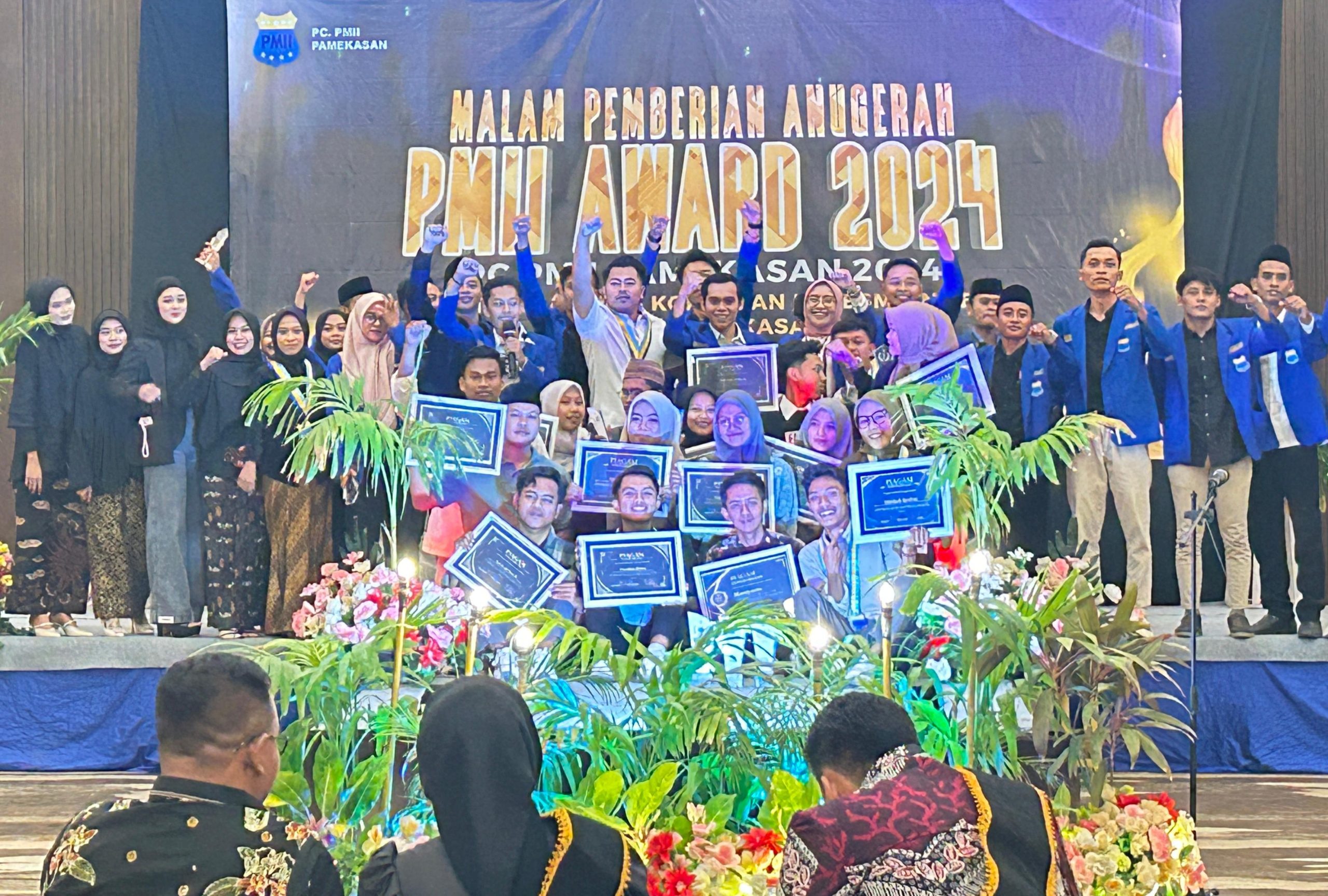 Kader PMII Pamekasan yang berprestasi memperoleh penghargaan di malam anugerah PMII award 2024, Jumat (11/10/2024).