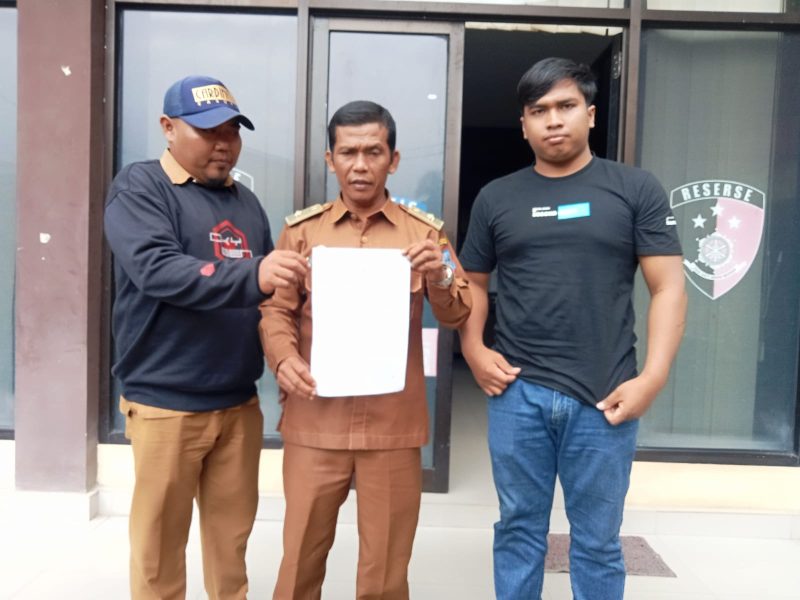Kades Suka Rejo Kampung 5 Margo Tabir Membuktikan Laporannya kepada Pada Jurnalis saat didepan penyidik Satuan Reskrim Polres Merangin 