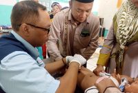 Personel PSBB saat melakukan khitanan massal gratis di Ponpes Mambaul Ulum Ponjanan Timur, Pamekasan. Minggu, 16/02/2025 (Dok. PSBB)