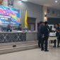 Panitia saat membuka dan menghitung surat suara pemilihan Ketua Karang Taruna di Aula Pendopo Bupati Tangerang Jalan Kisamaun Kota Tangerang. Minggu, 16/02/2025. (Dok. Yanto)