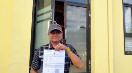 Paman korban melaporkan kejadian rudapaksa yang dialami keponakannya ke Polres Sumenep, Senin (17/02/2025).