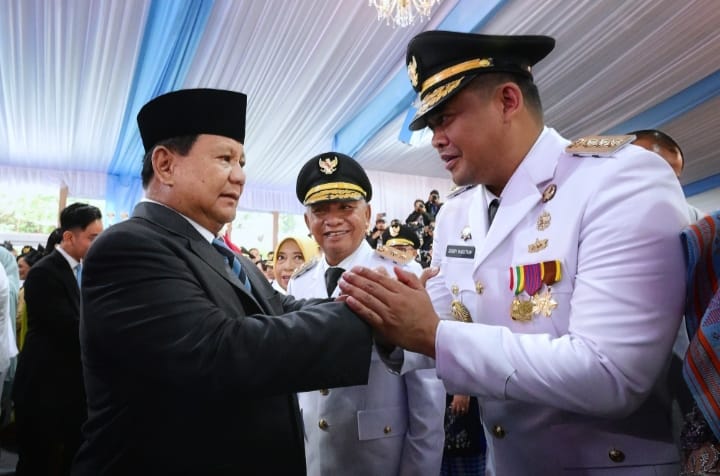 Bobby Nasution, Gubernur Sumatera Utara saat bersalaman dengan Presiden Prabowo Subianto