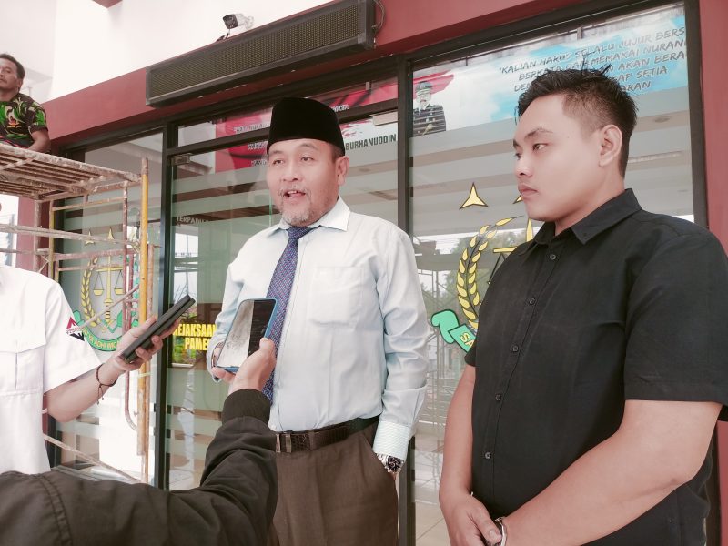 Supriyono, saat memberikan keterangan kepada media, usai menindak lanjuti laporannya ke Kejaksaan Negeri Pamekasan, Kamis, 20/02/2025