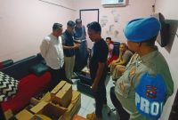 Polres Pamekasan saat melakukan razia Miras, Sabtu (15/02/2025).