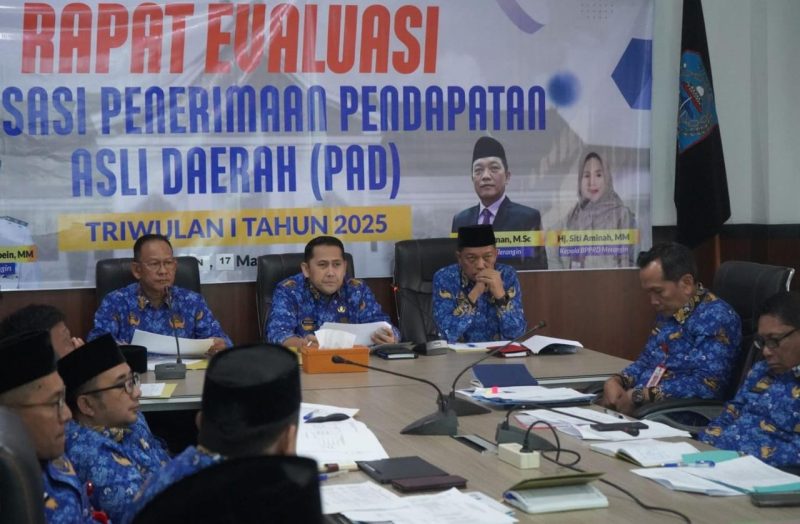 Bupati Merangin Syukur bersama Wakil Bupati Merangin Khafid dan sekda Fajarman pimpin Rapat Realisasi PAD Merangin Bersama OPD