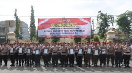 Polres Pamekasan memberikan penghargaan kepada personel Polri yang sukses memberantas peredaran narkoba. Selasa (18/03/2025).