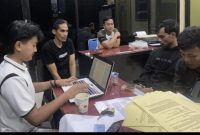 Satuan Narkoba melakukan pemeriksaan terhadap pelaku Narkoba