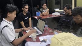 Satuan Narkoba melakukan pemeriksaan terhadap pelaku Narkoba 