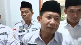 Ketua APDESI Merangin bersama pengurus lain saat diwawancarai sejumlah wartawan Merangin / Foto - Suhep 