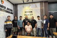 Foto tersangka DPO pencuri kerbau bersama satreskrim 