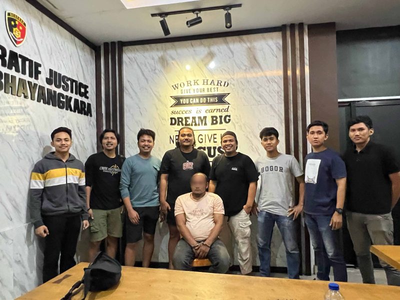 Foto tersangka DPO pencuri kerbau bersama satreskrim 