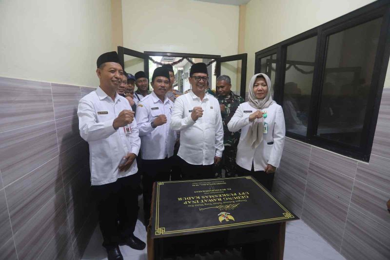 PJ Bupati Masrukin meresmikan gedung Puskesmas Kadur, (26/2/2025).