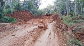 Pemerintah Merangin melalui dinas PU perbaikan Jalan Mekar limau manis dan Rantau Limau Manis 