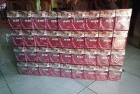 Tumpukan rokok ilegal merek Nice.