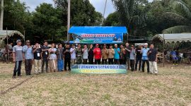 Kadis PMD, camat Tabir bersama Kades dan Masyarakat Lainya foto bersama acara HUT Karang Taruna Sri Tanjung 