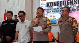 Kapolres Pamekasan AKBP Hendra Eko Triyulianto melakukan konferensi pers di Mapolres.