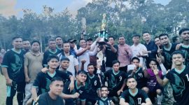 Foto bersama pemain Desa Tanjung Ilir saat meraih kemenangan juara satu