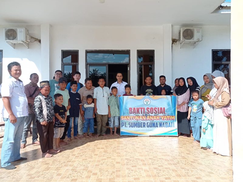 PT SGN bersama anak yatim 