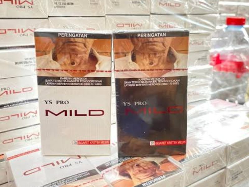 Dua Kemasan yang berbeda dari rokok ilegal YS Pro Mild