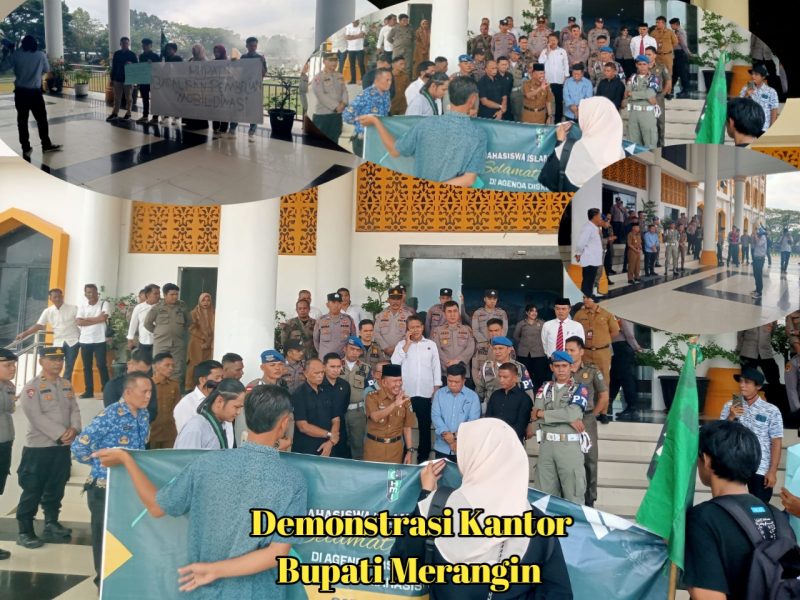 HMI Cabang Bangko Melakukan aksi demonstrasi depan Kantor Bupati Merangin 