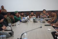 Wabup Kapolsek Kota dan Asisten bersama HMI 