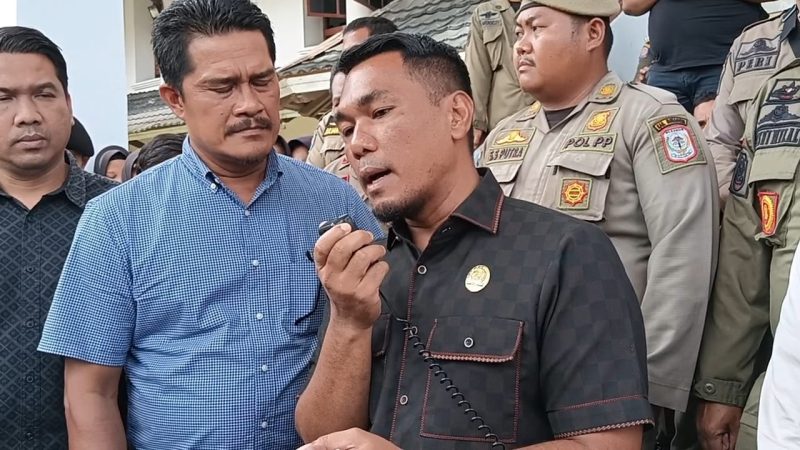 Wakil Ketua DPRD Merangin saat terima kunjungan Demontrasi HMI