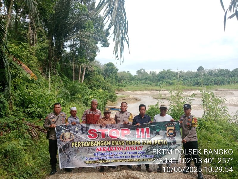Polisi Wilayah Polres Merangin bersama Perangkat Desa Sepakat Berantas PETI di Batang Masumai 