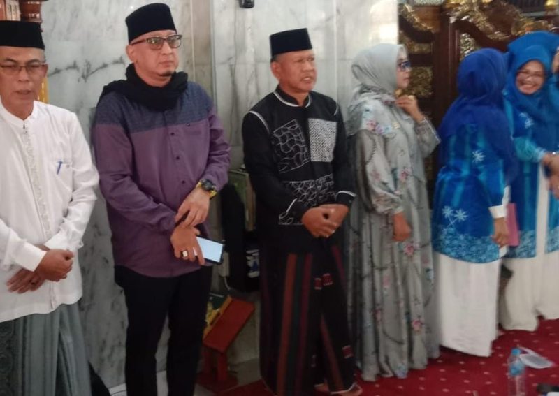 Membludak Emak-emak Hadiri Tablik Akbar PD BKMT Merangin 2025
