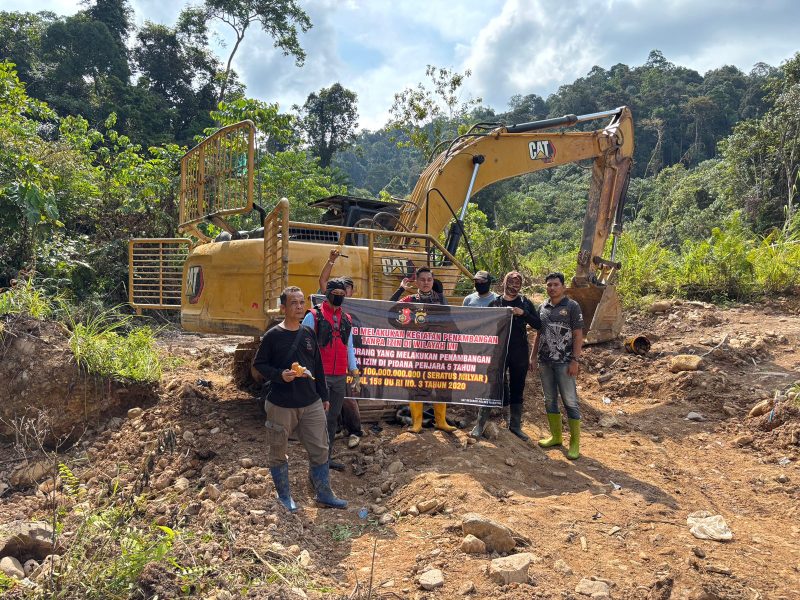 Polisi Amankan Dua Alat excavator 