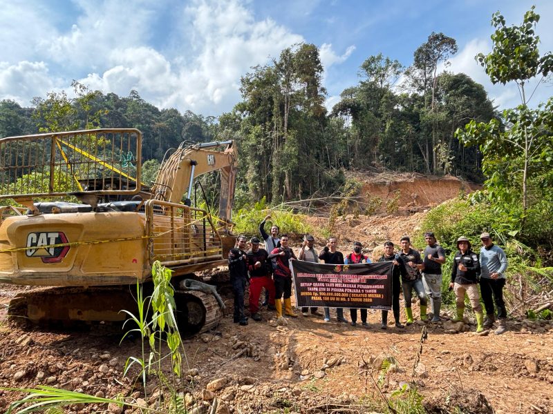 Foto Istimewa saat penangkapan Alat excavator Dusun Petekun 