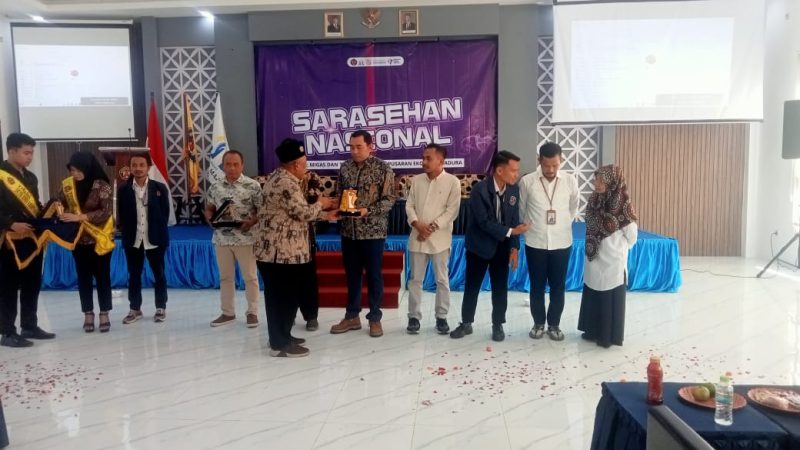 CEO PT Oil Erdindo Contraction dan PT ISG-T, H. Rudianto yang akrab disapa Boss HR dalam Sarasehan Nasional bertema 