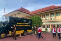 Terdakwa panitia PAW Kades Gugul usai menjalani sidang di Pengadilan Negeri Pamekasan, Kamis (26/6/2025).