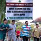 Ketua P3K, Basri (baju kuning) bersama masyarakat melakukan olahraga lari di Kantor Bupati Pamekasan.