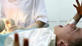 Ilustrasi bocah kesakitan saat disunat.