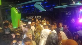 Kedatangan Jemaah haji disambut keluarga dan pemerintah 