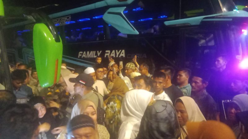 Kedatangan Jemaah haji disambut keluarga dan pemerintah 